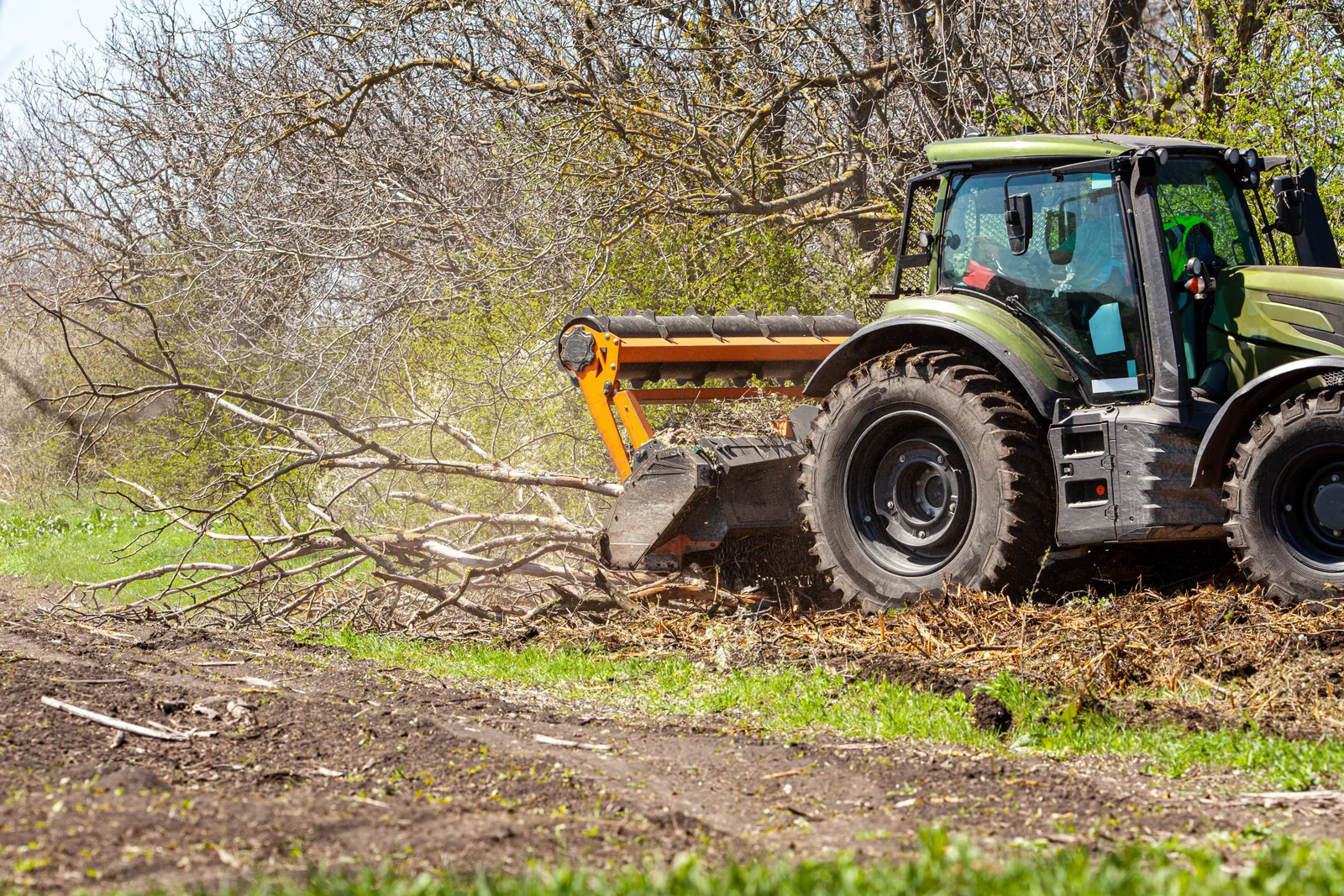Valtra + mulczer leśny